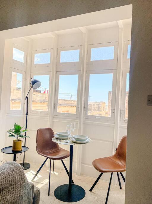Designer Furnished - Entire 2b By Solea Apartment