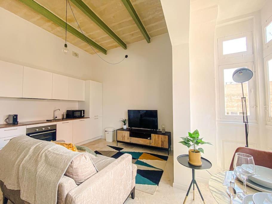 Designer Furnished - Entire 2b By Solea Apartment *